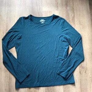 Lord & Taylor size large long sleeve tee